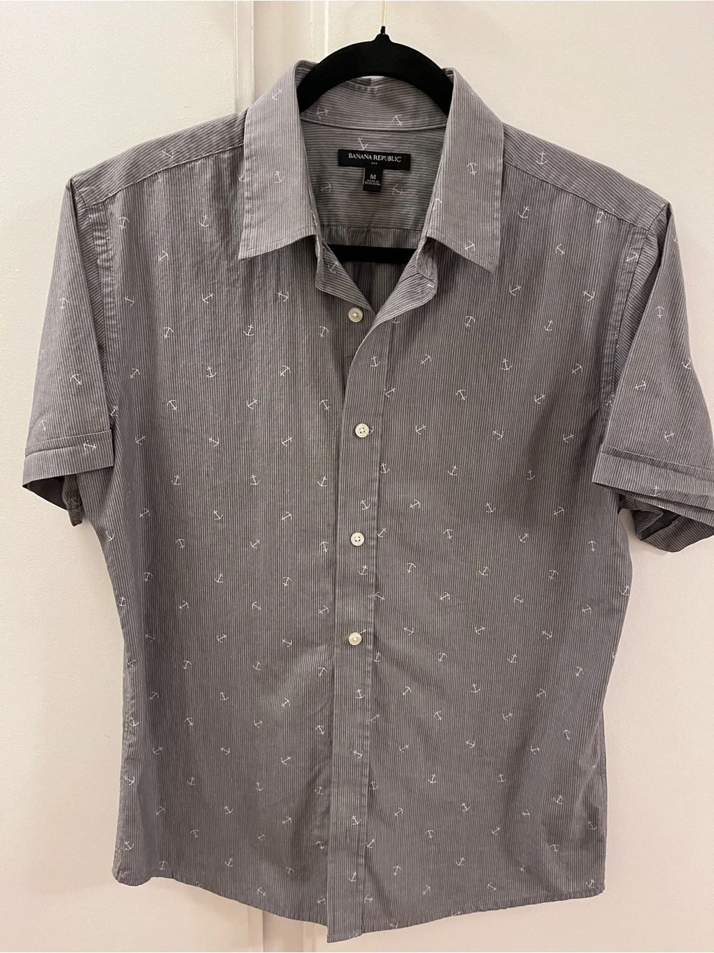 Banana Republic Gray Short-Sleeve Button-Down Shirt with Anchor Print - Size M